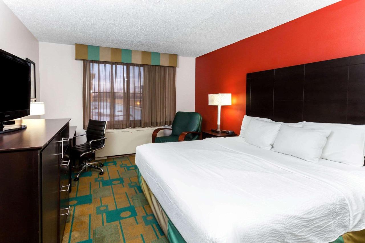 La Quinta By Wyndham Milwaukee Bayshore Area Glendale Екстериор снимка